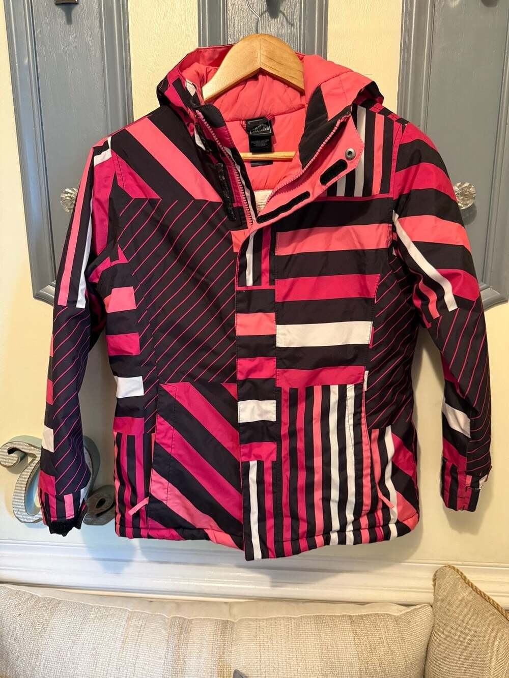 The North Face Heatseeker Snow Jacket Girls Size L (14/16) Pink Black Striped
